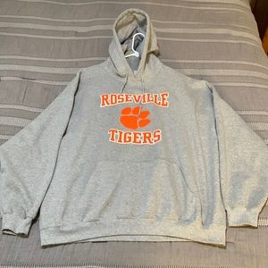 Men’s gray Gildan hoodie size 2XL